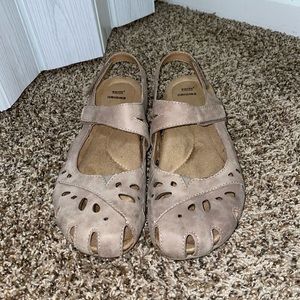 Earth Origins Beige Sandals